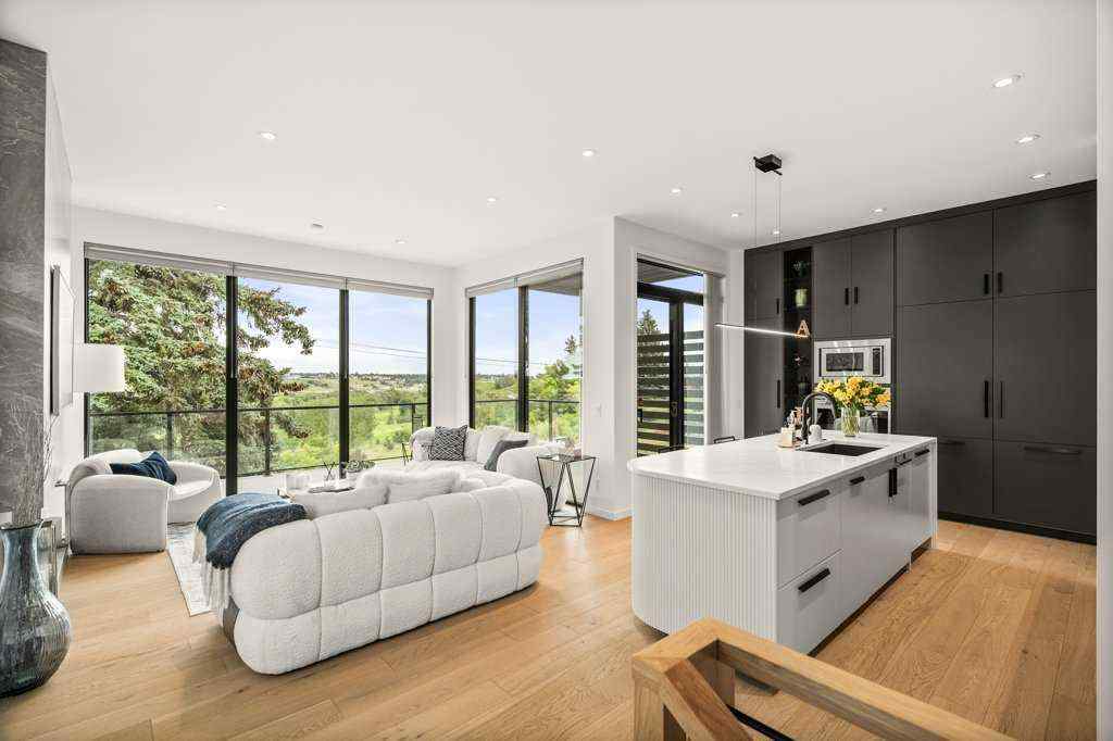 MLS® A2238475 - 2226 8 Street NE in Winston Heights/Mountview Calgary, Residential