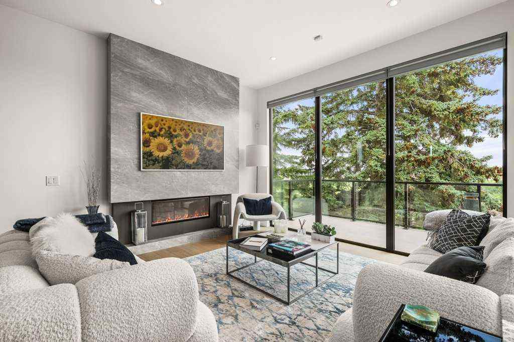 MLS® A2238475 - 2226 8 Street NE in Winston Heights/Mountview Calgary, Residential