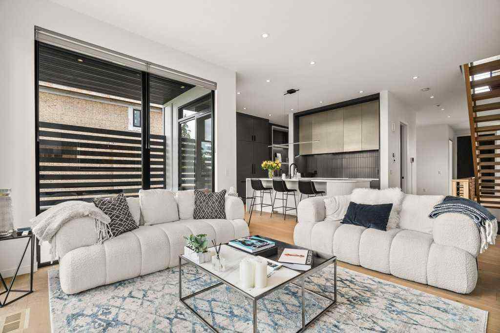 MLS® A2238475 - 2226 8 Street NE in Winston Heights/Mountview Calgary, Residential