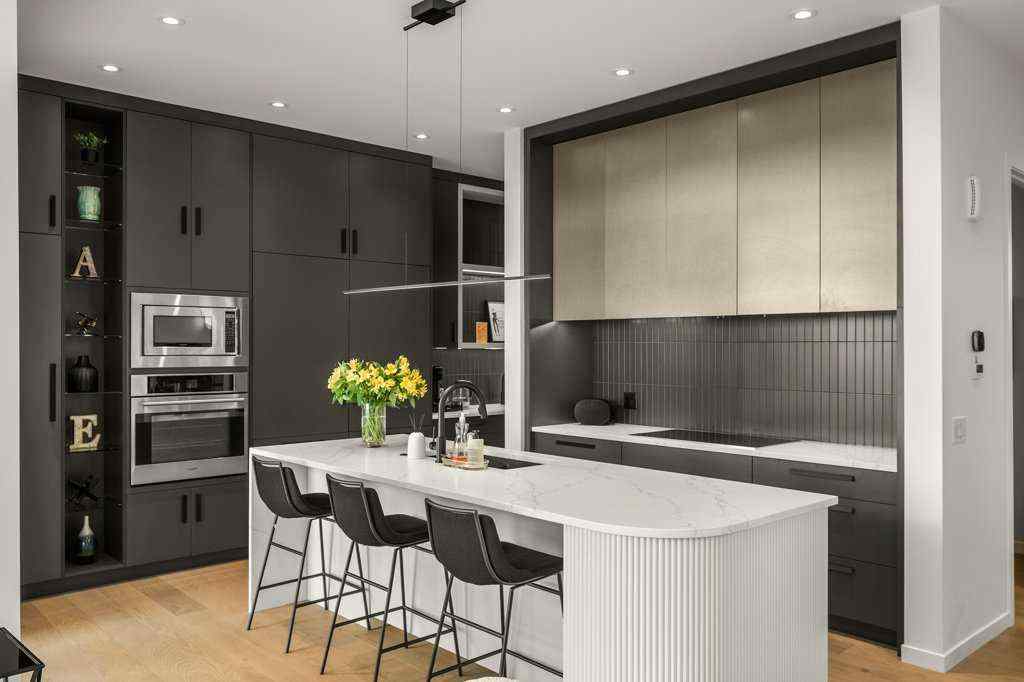 MLS® A2238475 - 2226 8 Street NE in Winston Heights/Mountview Calgary, Residential