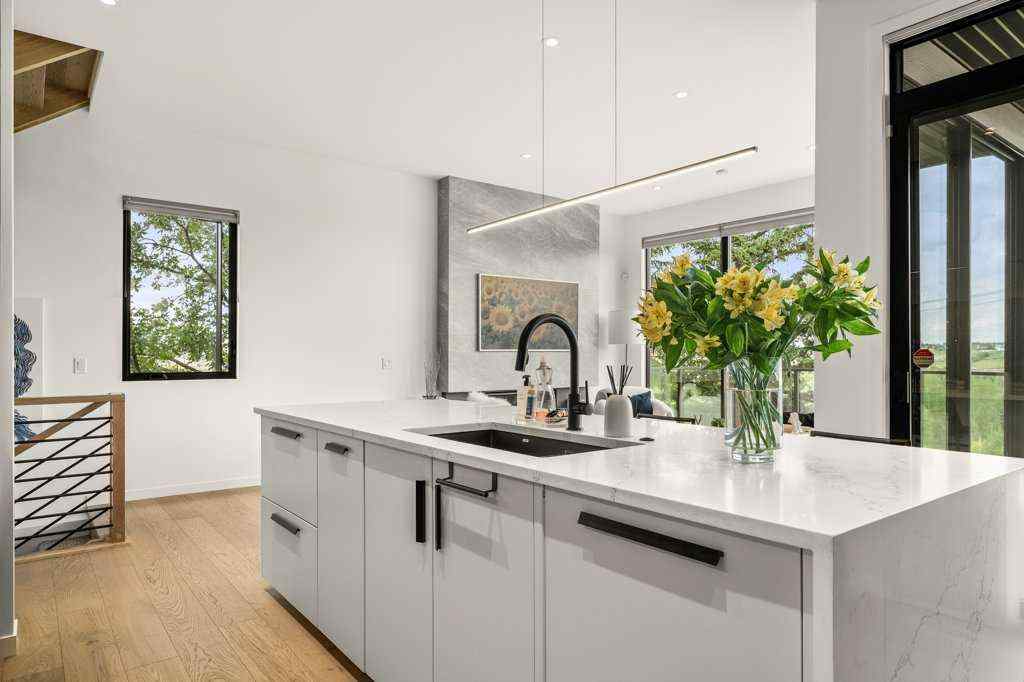 MLS® A2238475 - 2226 8 Street NE in Winston Heights/Mountview Calgary, Residential