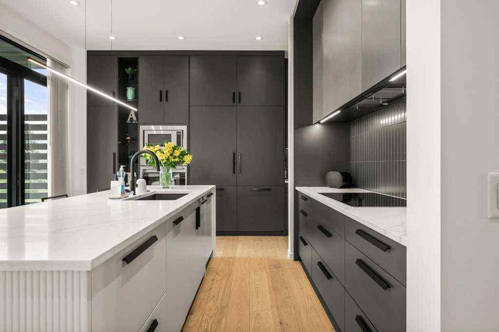 MLS® A2238475 - 2226 8 Street NE in Winston Heights/Mountview Calgary, Residential