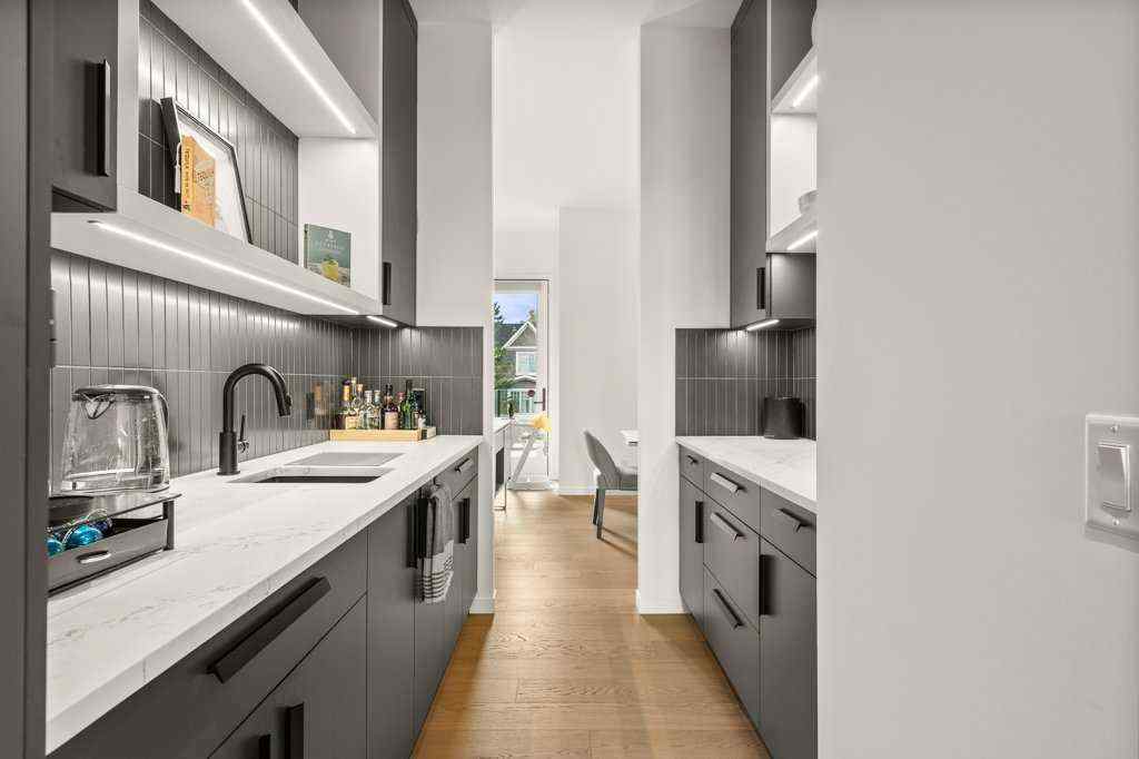 MLS® A2238475 - 2226 8 Street NE in Winston Heights/Mountview Calgary, Residential