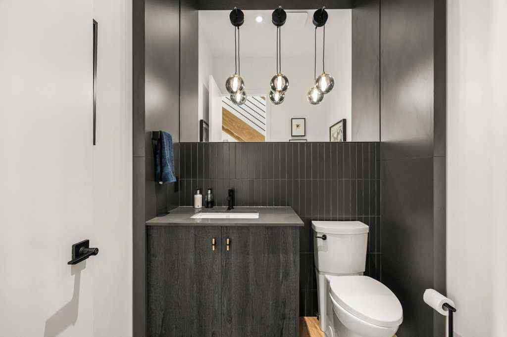 MLS® A2238475 - 2226 8 Street NE in Winston Heights/Mountview Calgary, Residential