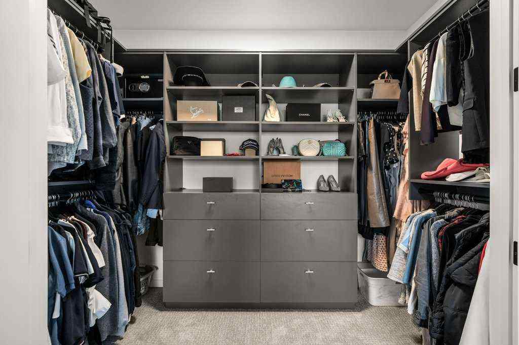 MLS® A2238475 - 2226 8 Street NE in Winston Heights/Mountview Calgary, Residential