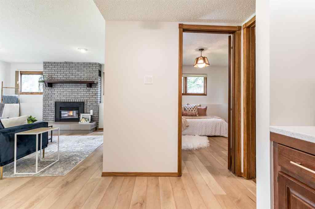 MLS® A2238477 - 32 Ross Heights Court SE in Ross Glen Medicine Hat, Residential