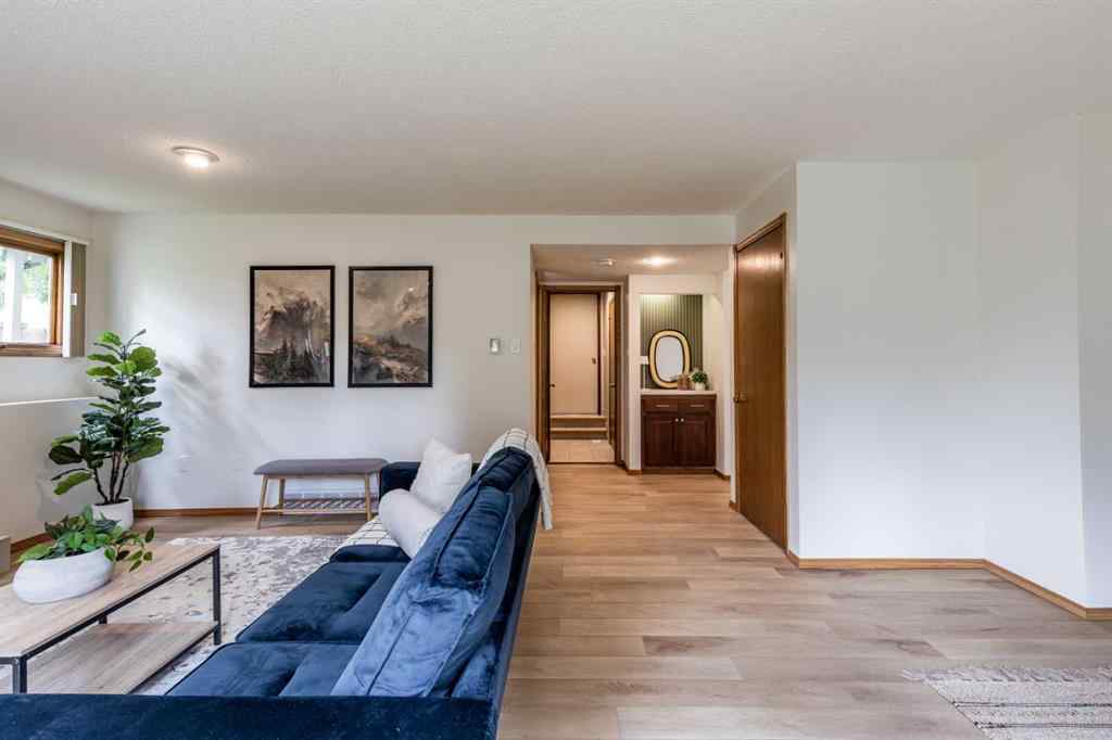 MLS® A2238477 - 32 Ross Heights Court SE in Ross Glen Medicine Hat, Residential