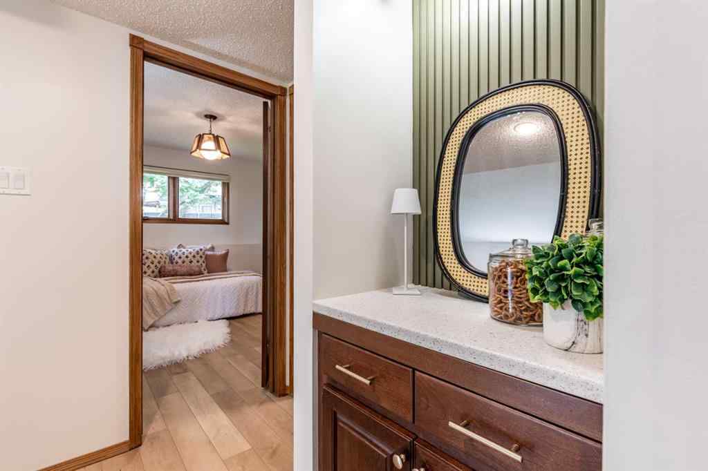 MLS® A2238477 - 32 Ross Heights Court SE in Ross Glen Medicine Hat, Residential