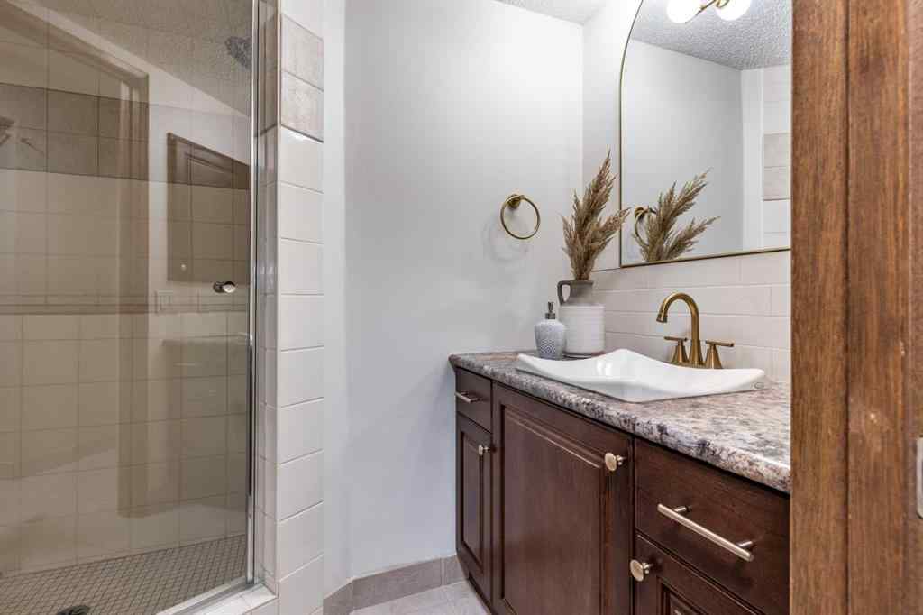 MLS® A2238477 - 32 Ross Heights Court SE in Ross Glen Medicine Hat, Residential