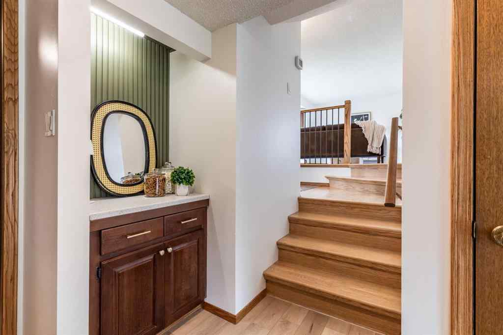 MLS® A2238477 - 32 Ross Heights Court SE in Ross Glen Medicine Hat, Residential