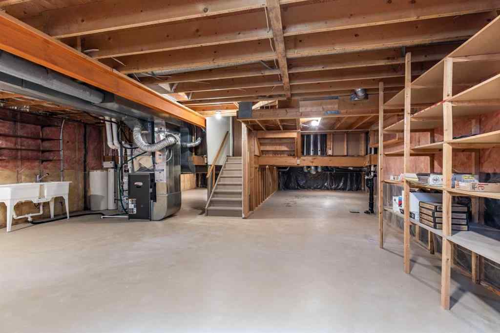 MLS® A2238477 - 32 Ross Heights Court SE in Ross Glen Medicine Hat, Residential