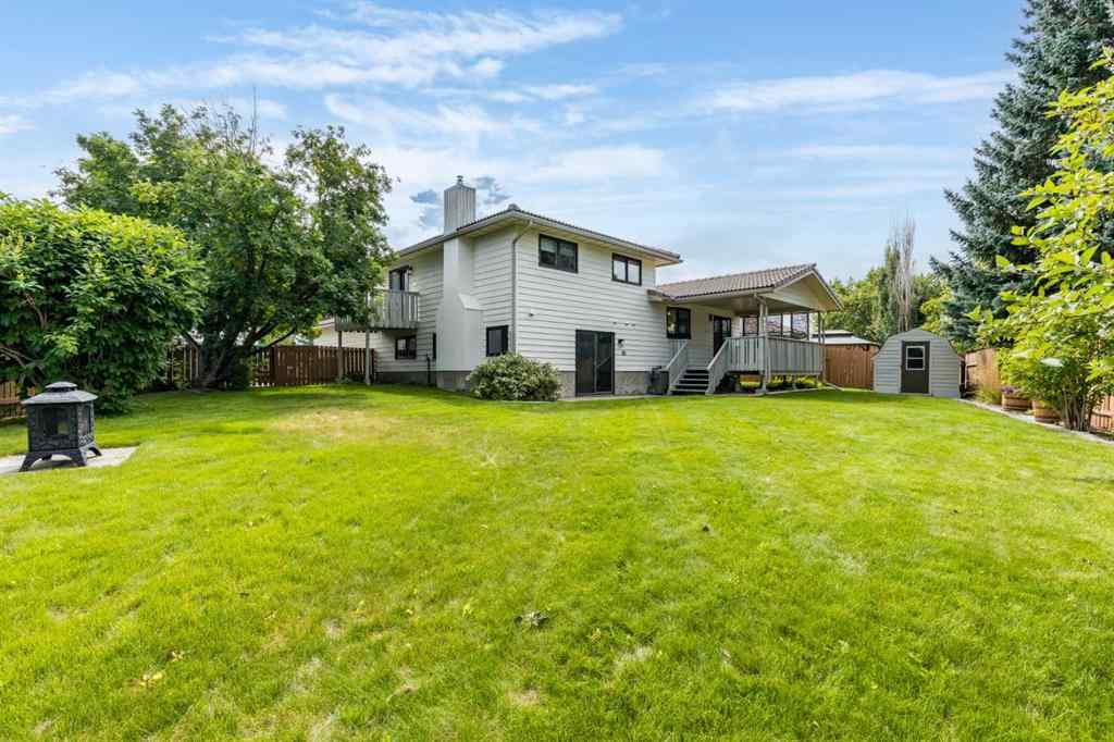 MLS® A2238477 - 32 Ross Heights Court SE in Ross Glen Medicine Hat, Residential