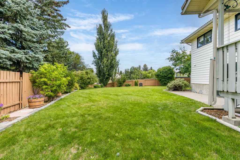 MLS® A2238477 - 32 Ross Heights Court SE in Ross Glen Medicine Hat, Residential