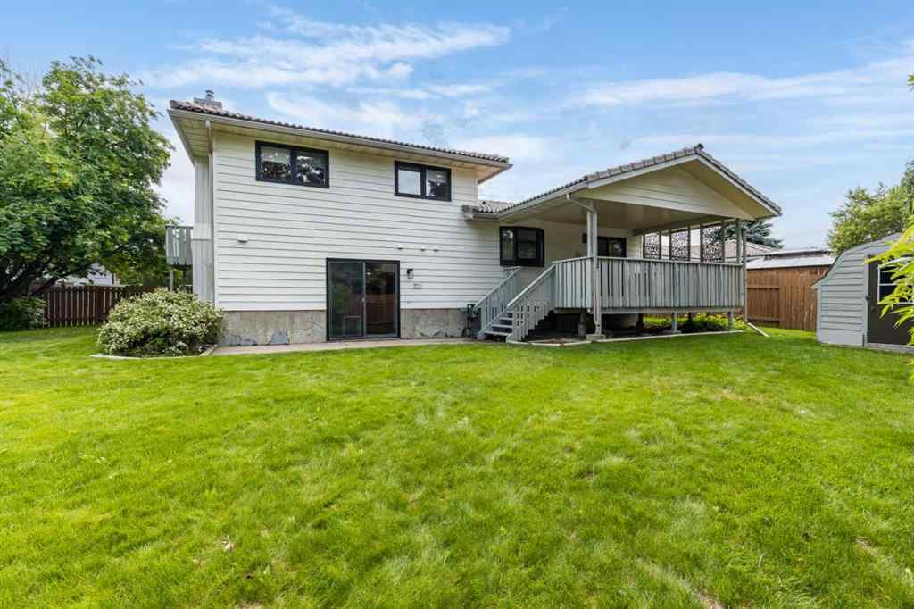 MLS® A2238477 - 32 Ross Heights Court SE in Ross Glen Medicine Hat, Residential