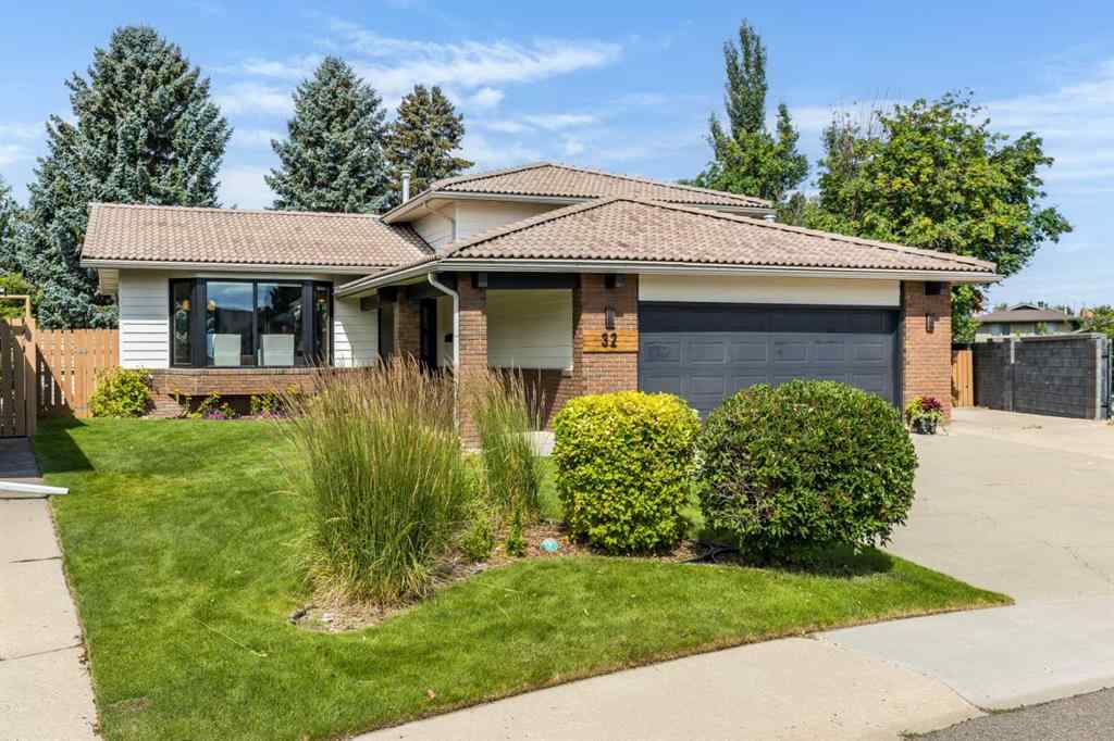 MLS® A2238477 - 32 Ross Heights Court SE in Ross Glen Medicine Hat, Residential