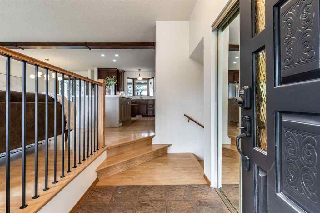 MLS® A2238477 - 32 Ross Heights Court SE in Ross Glen Medicine Hat, Residential