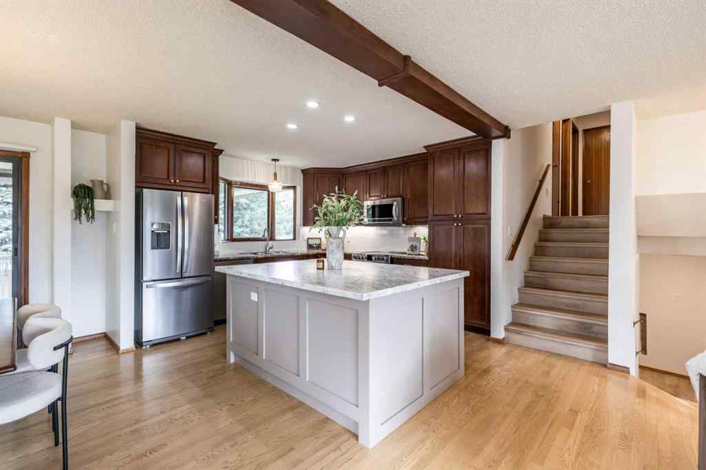 MLS® A2238477 - 32 Ross Heights Court SE in Ross Glen Medicine Hat, Residential