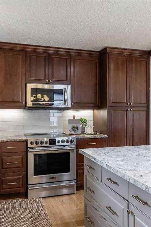 MLS® A2238477 - 32 Ross Heights Court SE in Ross Glen Medicine Hat, Residential