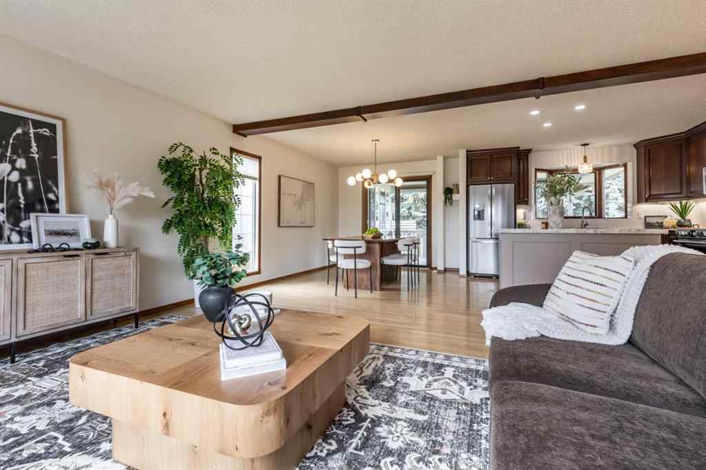 MLS® A2238477 - 32 Ross Heights Court SE in Ross Glen Medicine Hat, Residential