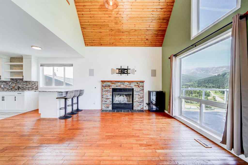 MLS® A2238491 - 2102 214 Street  in NONE Bellevue, Residential