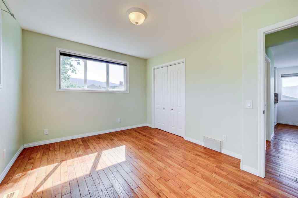 MLS® A2238491 - 2102 214 Street  in NONE Bellevue, Residential