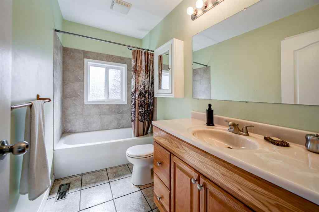 MLS® A2238491 - 2102 214 Street  in NONE Bellevue, Residential