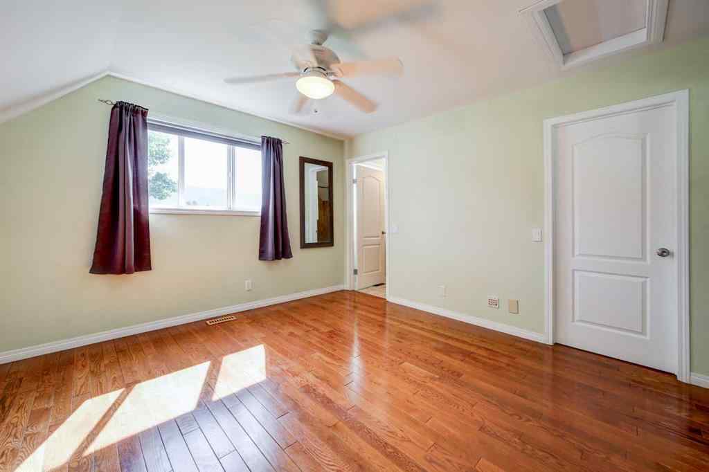 MLS® A2238491 - 2102 214 Street  in NONE Bellevue, Residential