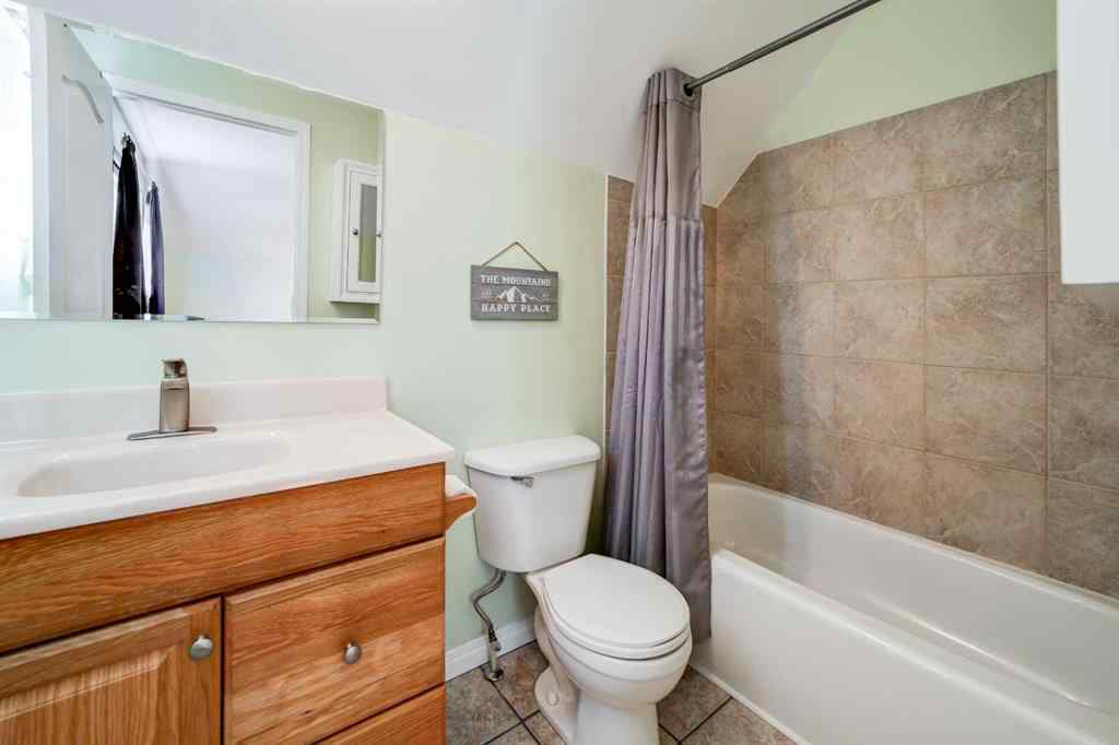 MLS® A2238491 - 2102 214 Street  in NONE Bellevue, Residential