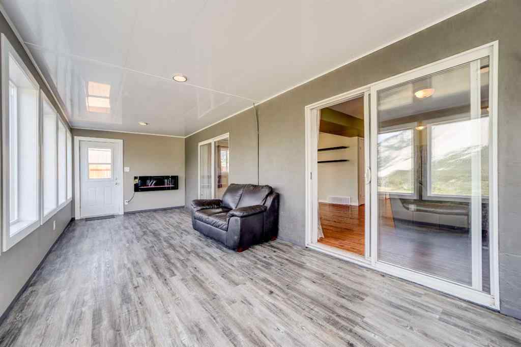 MLS® A2238491 - 2102 214 Street  in NONE Bellevue, Residential