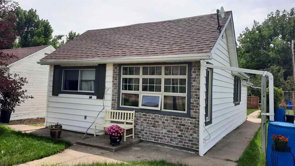 MLS® A2238601 - 261 1 Avenue  in East Coulee Drumheller, Residential