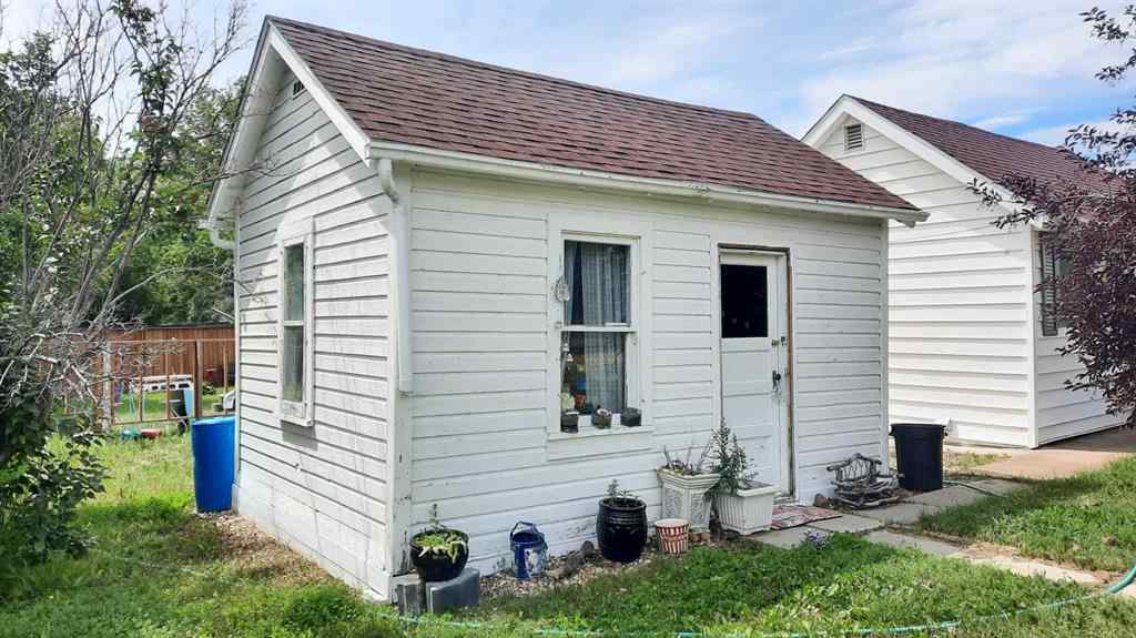 MLS® A2238601 - 261 1 Avenue  in East Coulee Drumheller, Residential
