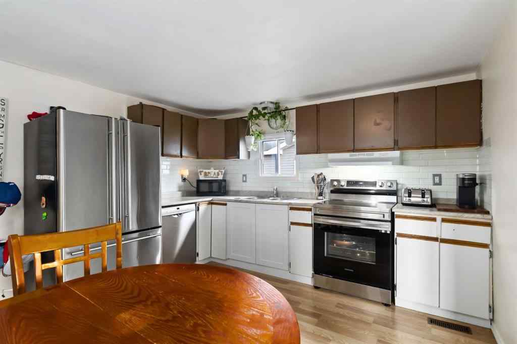 MLS® A2238654 - 224 GRANDVIEW Crescent  in Gregoire Park Fort McMurray, Mobile