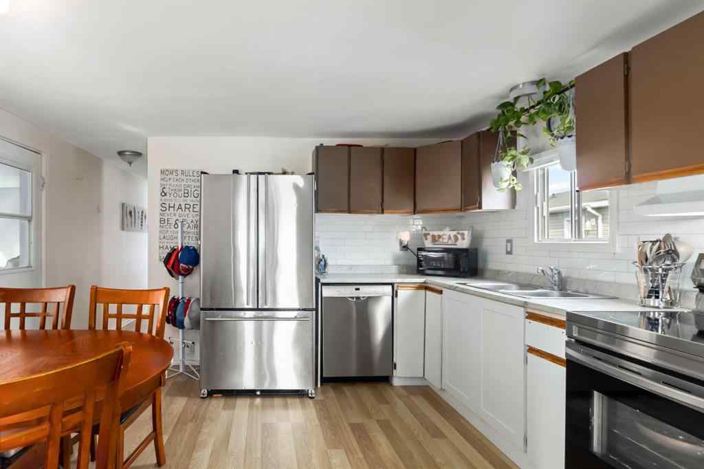 MLS® A2238654 - 224 GRANDVIEW Crescent  in Gregoire Park Fort McMurray, Mobile