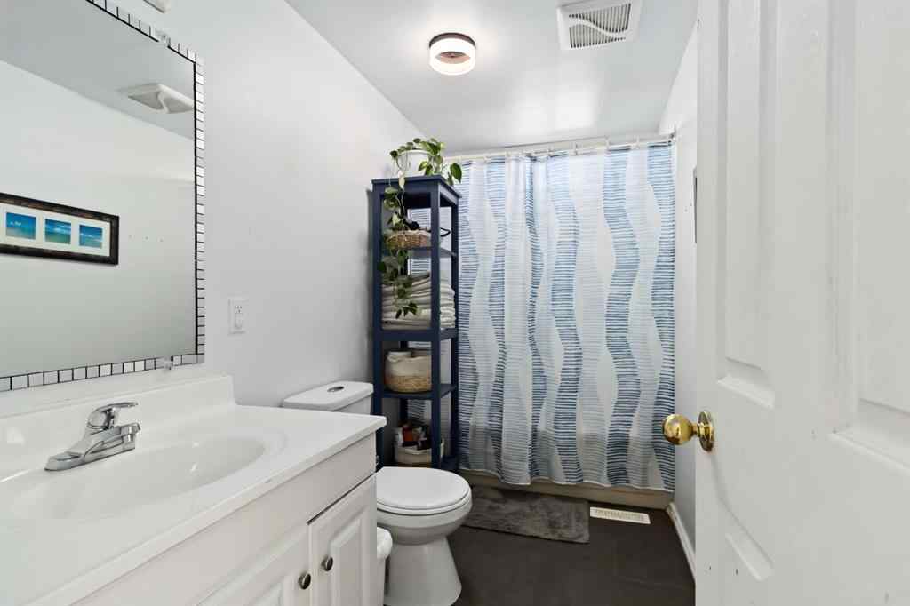 MLS® A2238654 - 224 GRANDVIEW Crescent  in Gregoire Park Fort McMurray, Mobile