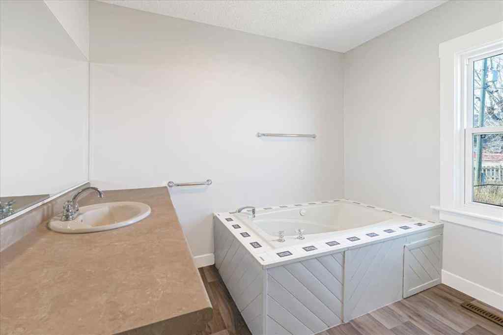 MLS® A2238687 - 204050 RR 245   in NONE Rural Vulcan County, Residential