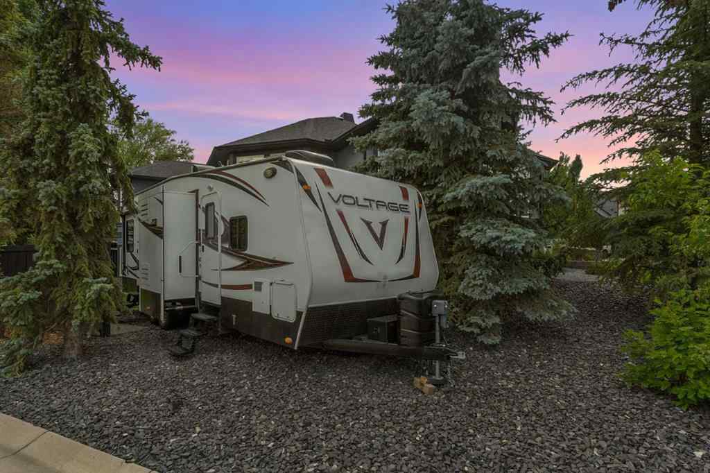 MLS® A2238712 - 136 Magenta Crescent  in Rainbow Falls Chestermere, Residential