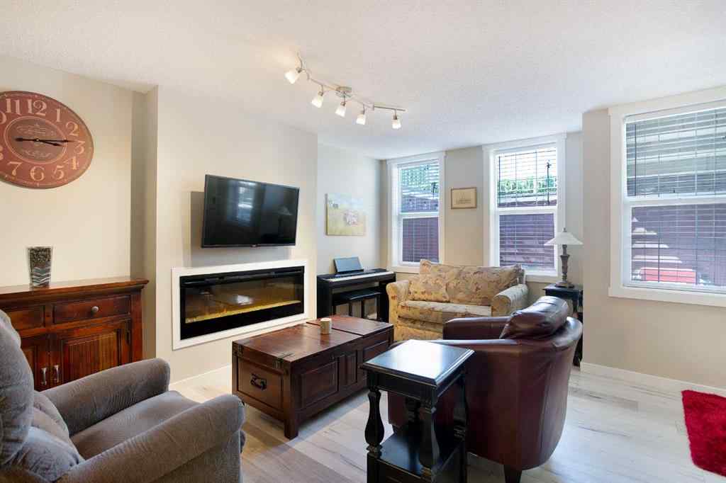 MLS® A2238801 - 416 Mckenzie Towne Close SE in McKenzie Towne Calgary, Residential