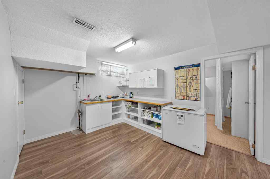 MLS® A2238851 - 5122 48 Street NW in Varsity Calgary, Residential