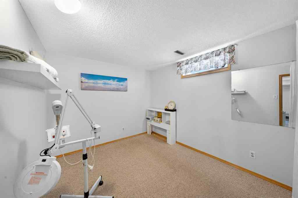 MLS® A2238851 - 5122 48 Street NW in Varsity Calgary, Residential