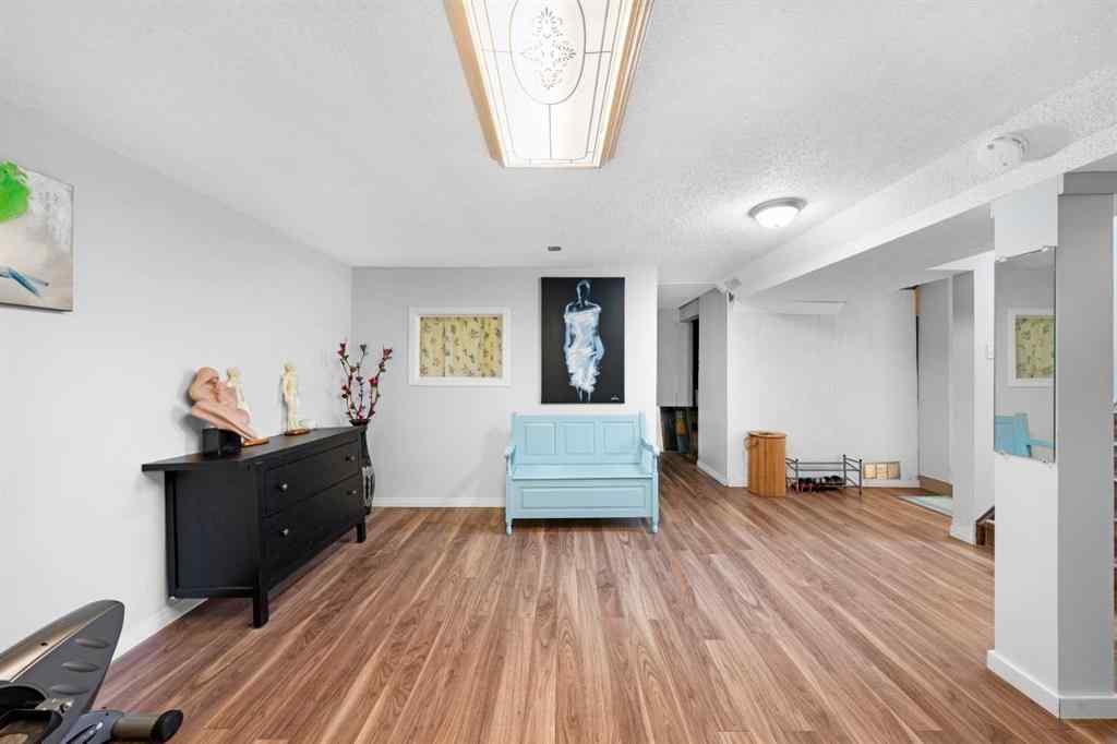 MLS® A2238851 - 5122 48 Street NW in Varsity Calgary, Residential