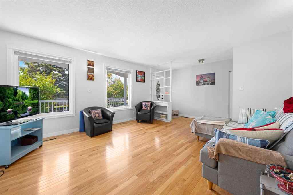 MLS® A2238851 - 5122 48 Street NW in Varsity Calgary, Residential