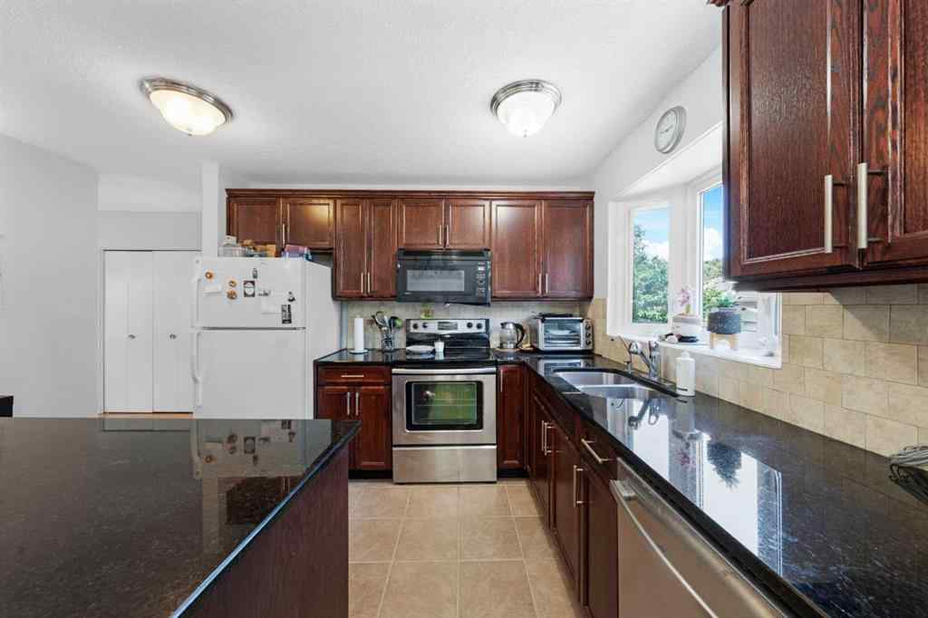 MLS® A2238851 - 5122 48 Street NW in Varsity Calgary, Residential