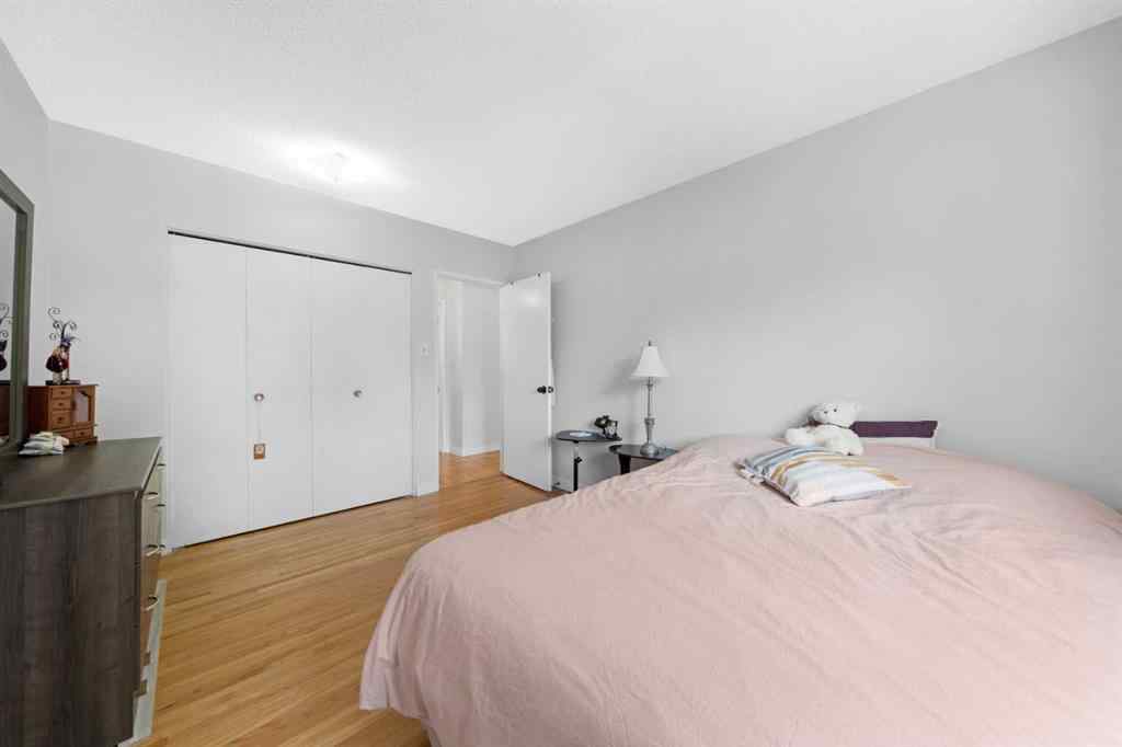 MLS® A2238851 - 5122 48 Street NW in Varsity Calgary, Residential