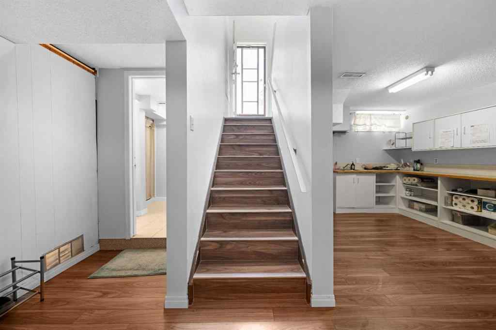 MLS® A2238851 - 5122 48 Street NW in Varsity Calgary, Residential