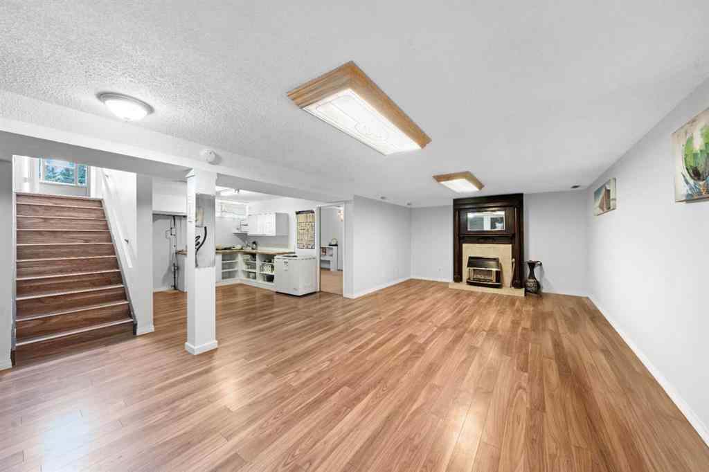 MLS® A2238851 - 5122 48 Street NW in Varsity Calgary, Residential