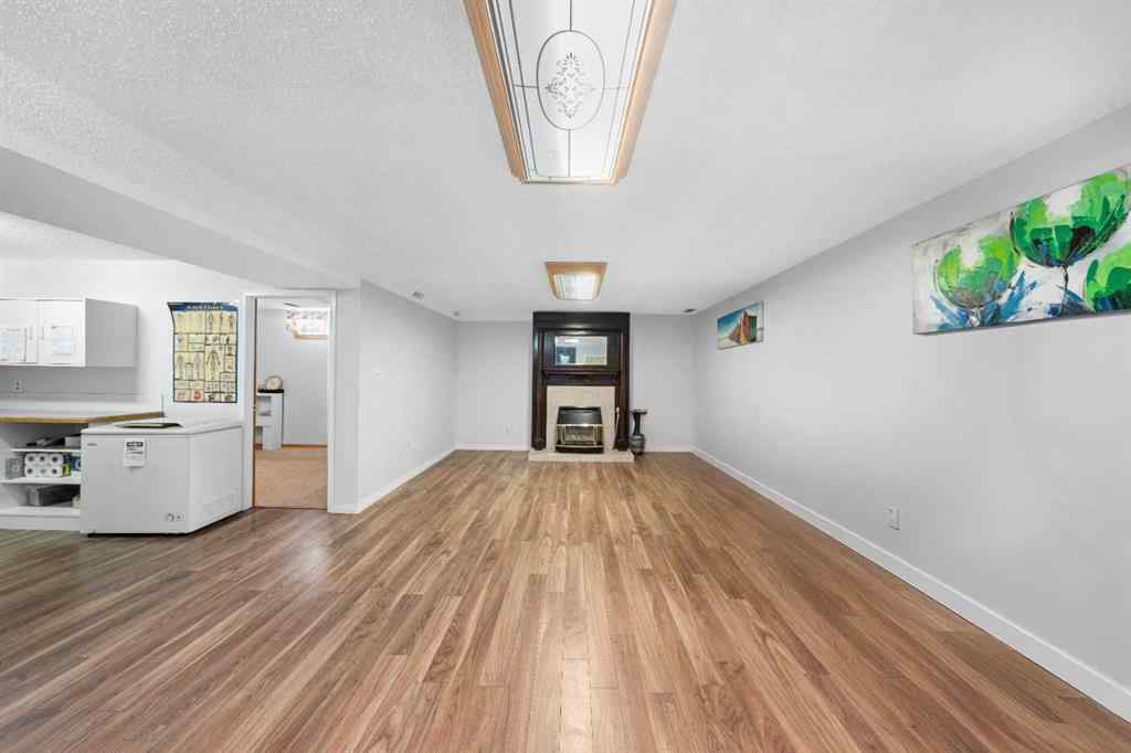 MLS® A2238851 - 5122 48 Street NW in Varsity Calgary, Residential