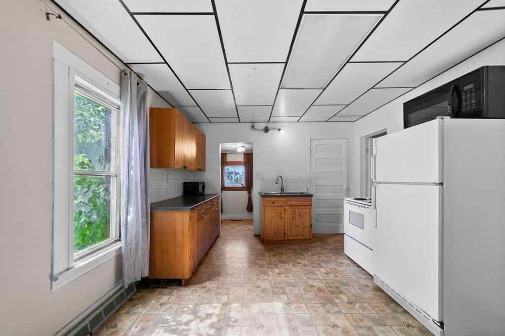 MLS® A2238869 - 4928 51 Street  in Hardisty Hardisty, Residential
