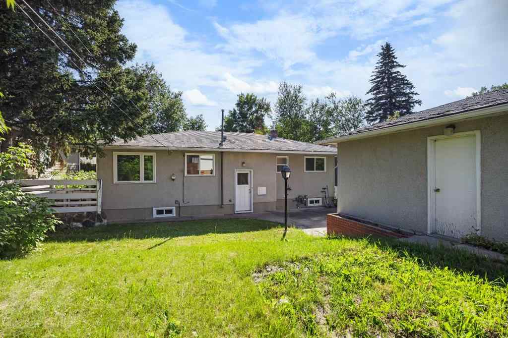 MLS® A2238888 - 2636 34 Avenue NW in Charleswood Calgary, Residential