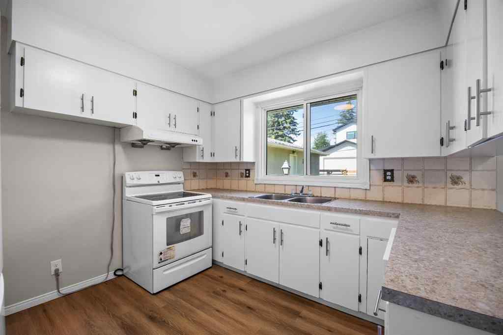 MLS® A2238888 - 2636 34 Avenue NW in Charleswood Calgary, Residential
