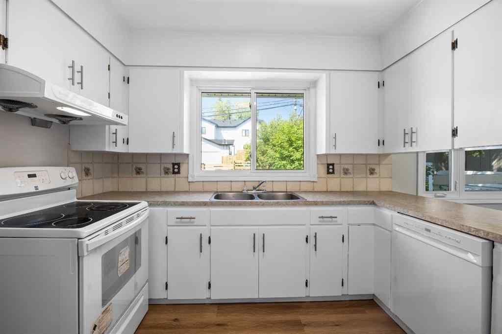 MLS® A2238888 - 2636 34 Avenue NW in Charleswood Calgary, Residential
